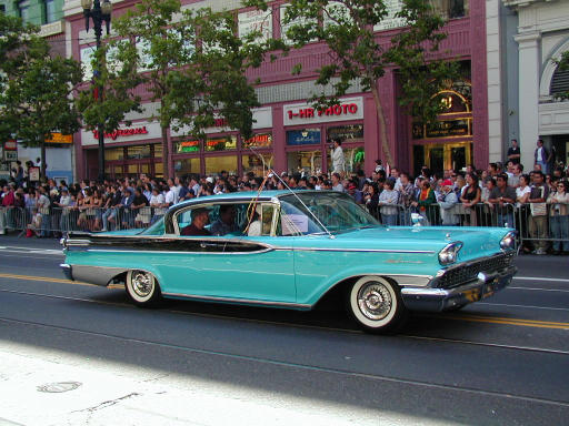 The San Francisco Freewheelers provided many vintage cars for the parade